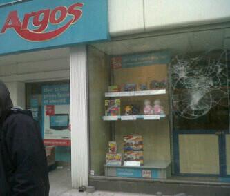 Picture from Argos in Croydon. Posted on Twitter by Milo-d