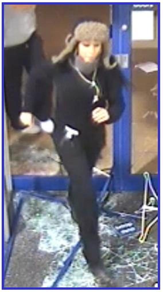 Police are keen to speak to this person in relation to August's looting in Colliers Wood. For this image, quote reference number 43246.