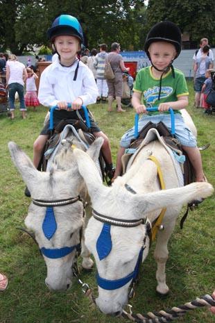 Ride: Best friends Lincoln Grasby and Louis Coombes, both aged four