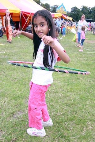 Hula hoop: Sana Khan, six