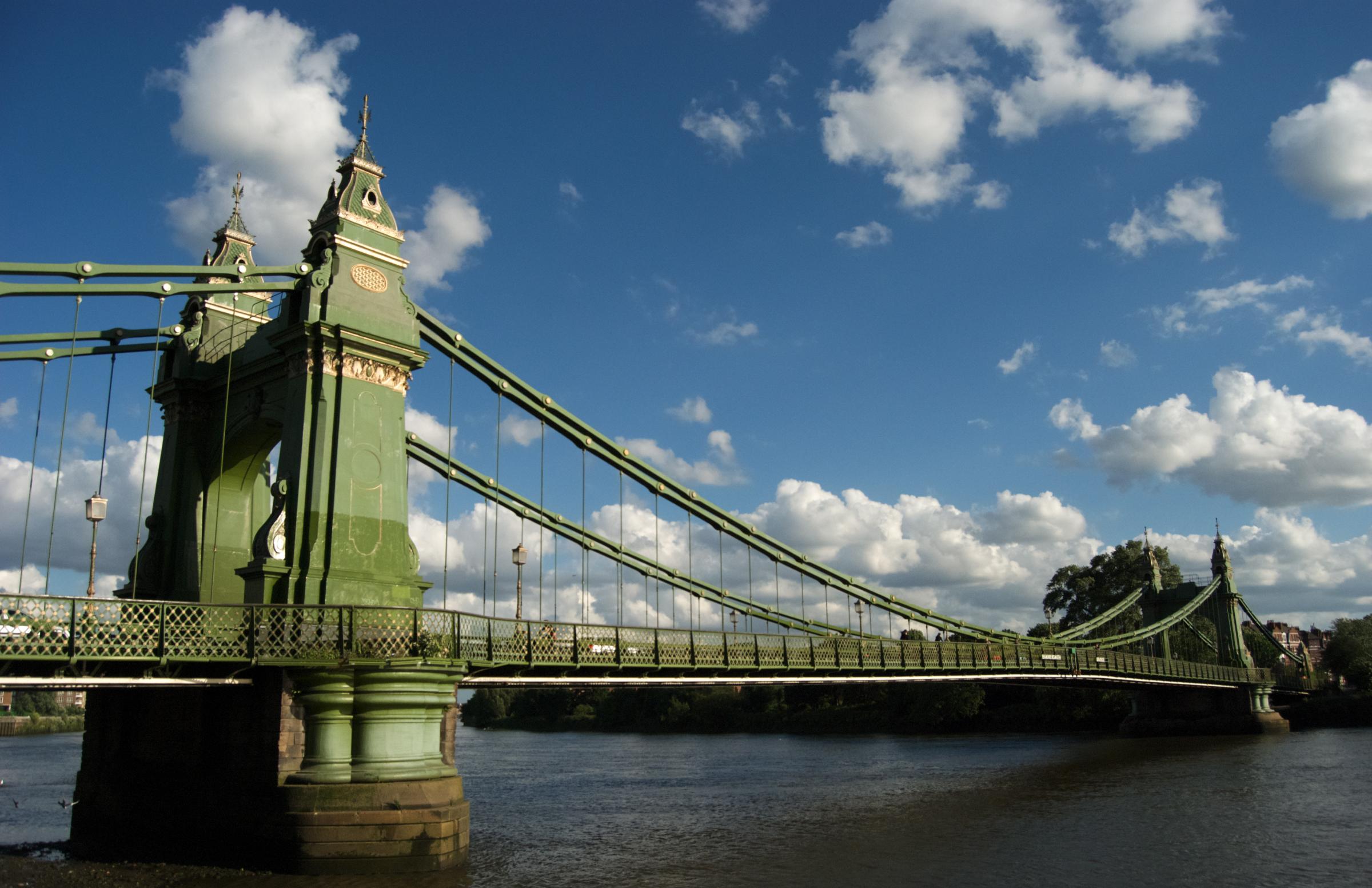 Support secured for temporary bridge alongside Hammersmith Bridge