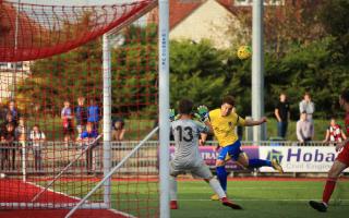 David Fitzpatrick goes close with a second-half header (pic:Simon Roe)