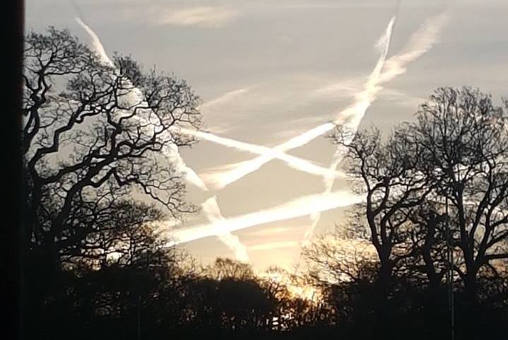 'Chemtrails' or 'Star of Satan', you decide: Spotted over Richmond Park